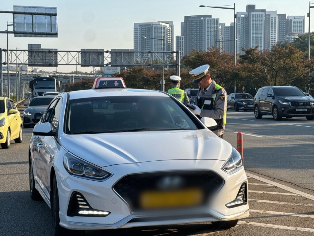 새벽부터 교통단속 "경찰이 이래도 되는 거냐"…끼어들기·스쿨존 음주 집중 적발, 순식간에 '252명' 붙잡혔다 2 운전자