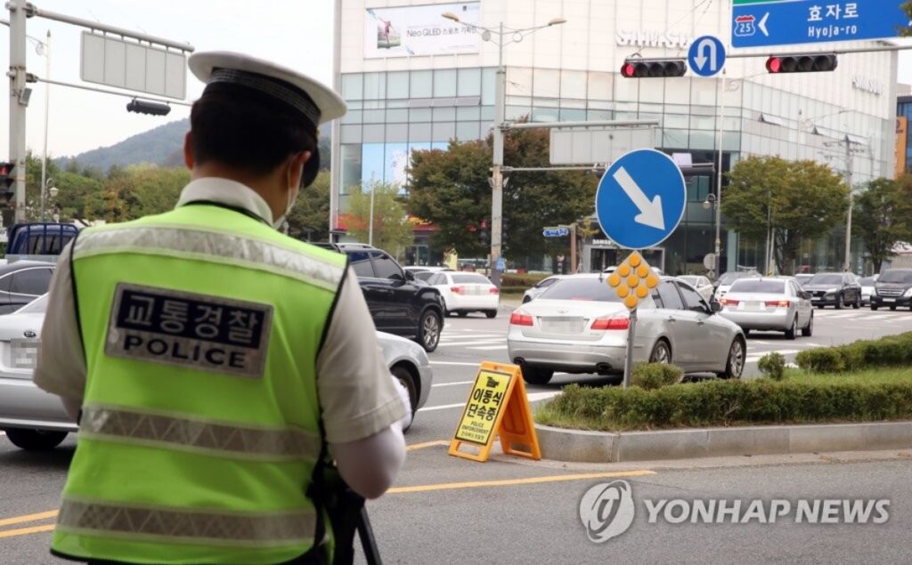 새벽부터 교통단속 "경찰이 이래도 되는 거냐"…끼어들기·스쿨존 음주 집중 적발, 순식간에 '252명' 붙잡혔다 4 운전자