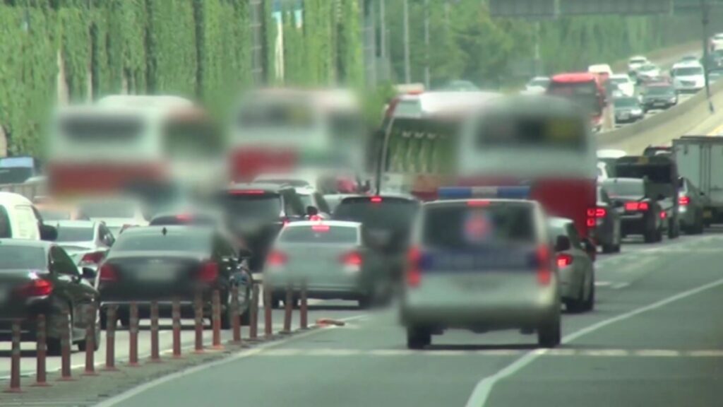 새벽부터 교통단속 "경찰이 이래도 되는 거냐"…끼어들기·스쿨존 음주 집중 적발, 순식간에 '252명' 붙잡혔다 3 운전자