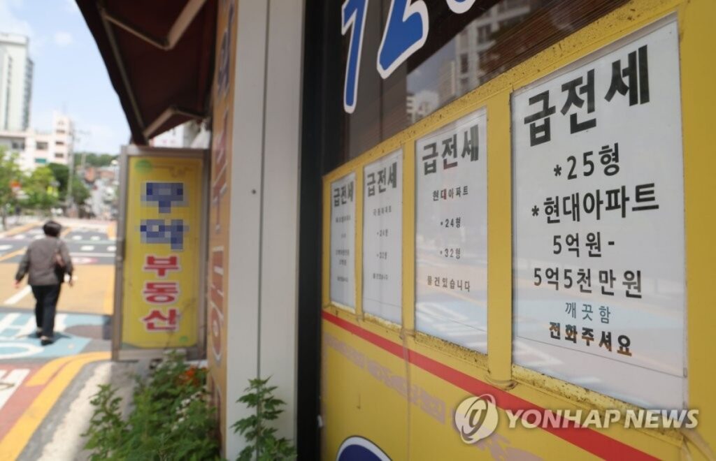 "서민들은 집 팔라고 옥죄더니"… 李대통령 측근 '62억' 자산 들통나자 신뢰도 '곤두박질' 3 대통령