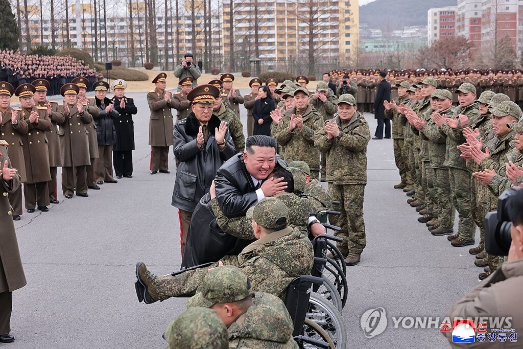 "환영식에 김정은 직접 나타났다?" …120일 만에 돌아온 공병부대, 北이 보인 '이례적 행동' 3 김정은