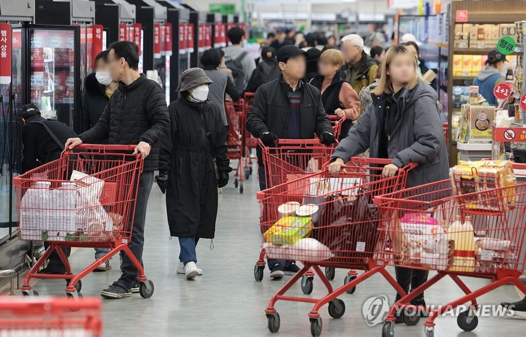 "10만 원으로 반도 못 채워요" … 공식 물가와 체감 물가 격차, 실체 드러나자 '분통' 2 물가