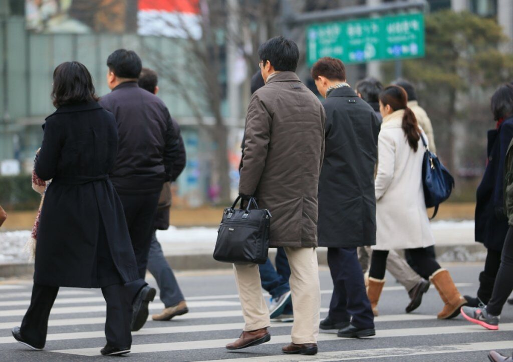 '부모세대보다 나을 줄 알았는데' … 40·50대, 노후 준비 76% '불가능' 4 노후 준비
