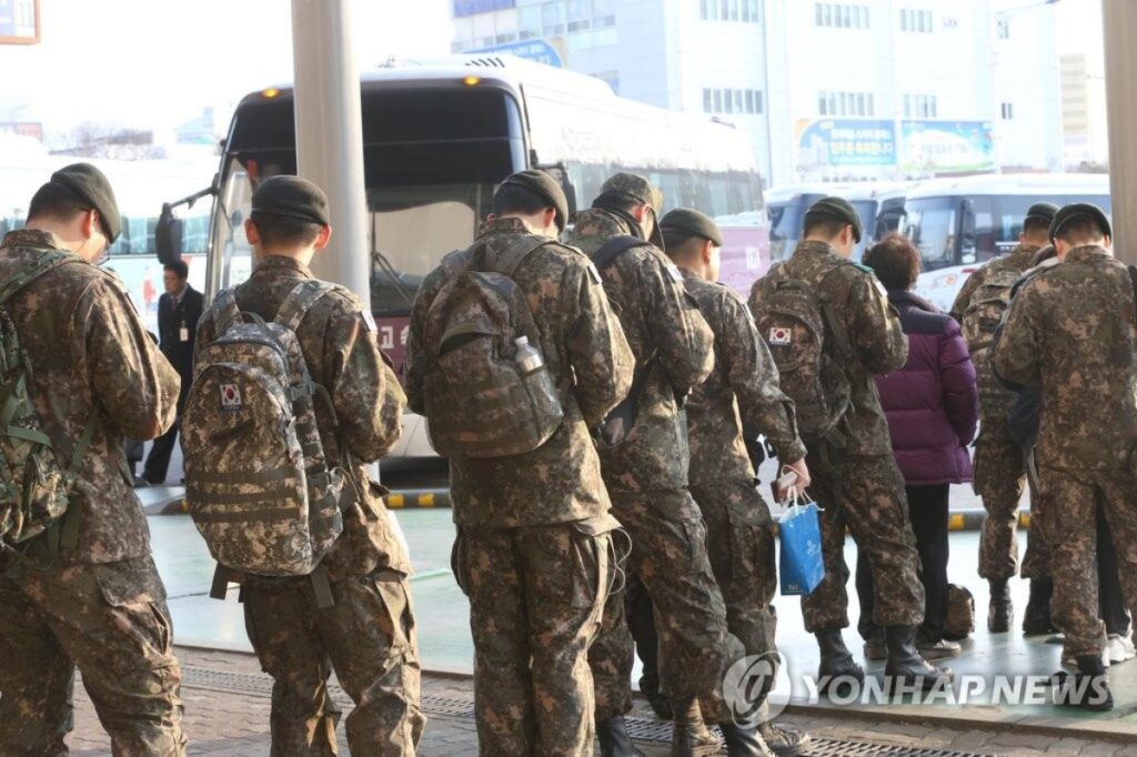"군대 절대 오지 마"… 병사 월급 357% 올랐는데 간부는 그대로, 軍 '허리 끊어졌다' 4 병사