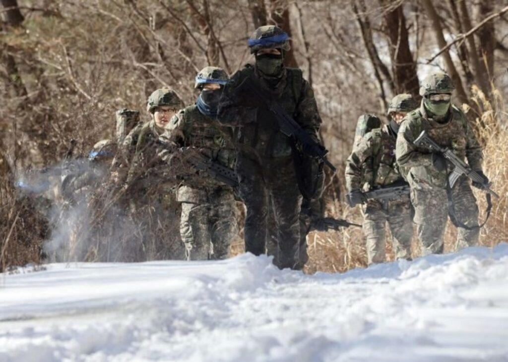 "제대했는데 다시 입대하라고요?"… 예비군들 술렁이게 하는 국방부의 '새로운 카드' 3 예비군