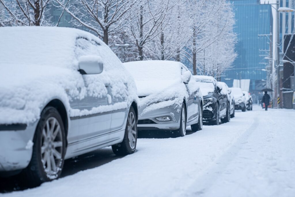 "와이퍼 세우면 돈 아낀다고요?"… 정비소 사장님은 절대 안 하는 '이 행동' 2 와이퍼