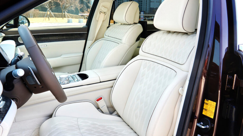 "운전 30분 지나자 갑자기?"… 허리 아픈 5060 운전자들이 환호한 '이 기능' 4 운전