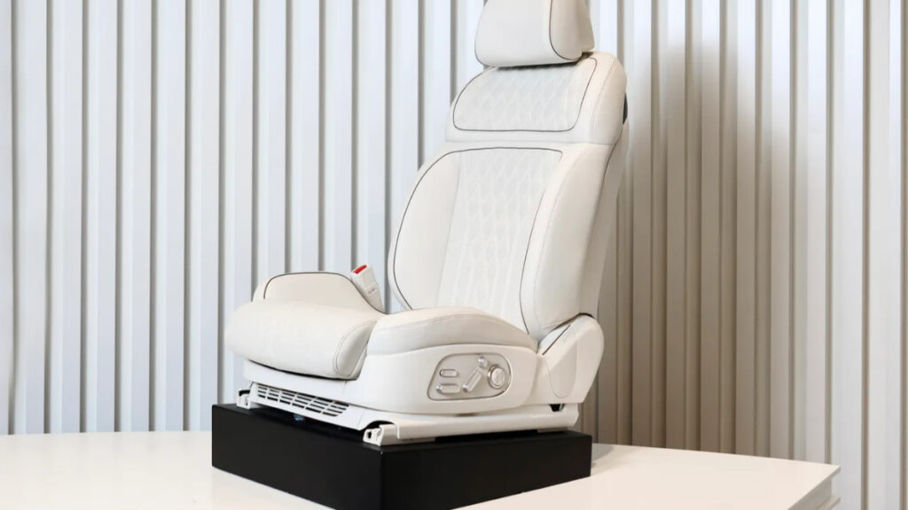 "운전 30분 지나자 갑자기?"… 허리 아픈 5060 운전자들이 환호한 '이 기능' 2 운전