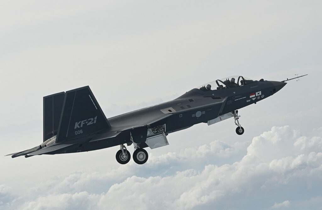 "F-35 반값인데 성능은 괴물?"… 가성비 따지는 해외 큰손들 '이 전투기'에 줄 섰다 2 전투기