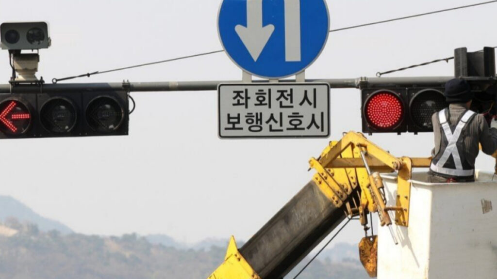 "이 순간, 안 켜면 과태료 3만원 입니다" .. 바퀴 구르는 순간 3만원 날아가는 '이 상황' 주의 4 과태료