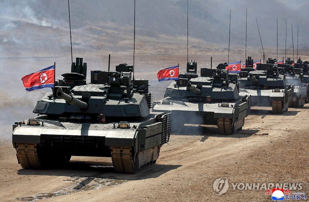 "K2는 그냥 제끼고"… 北 '세계 유일' 탱크 공개, 韓·美 콕 집어 노렸다 2 탱크