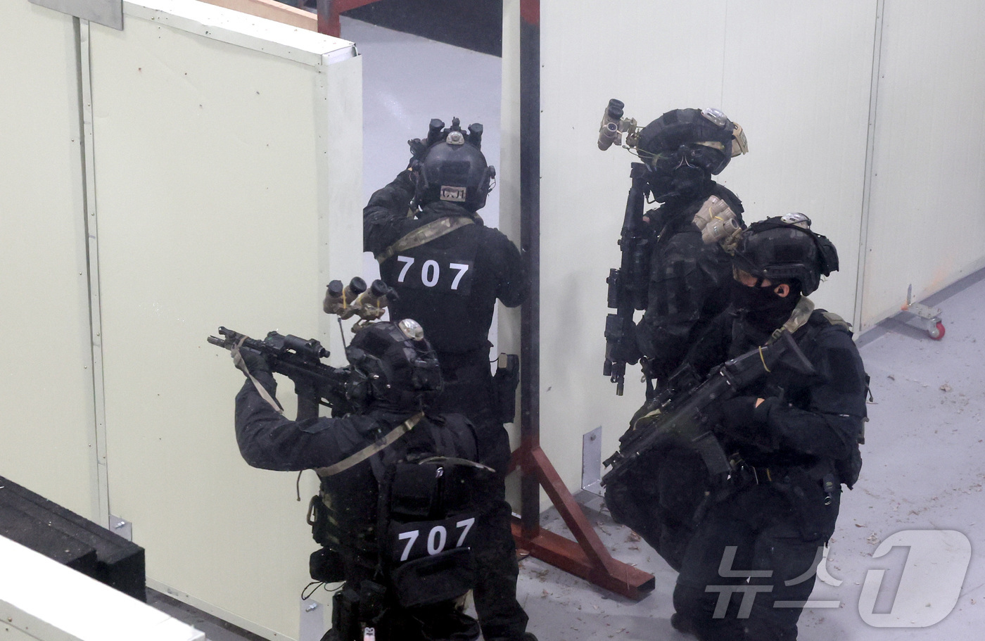 707특수임무단, 실전 같은 훈련 - 뉴스1