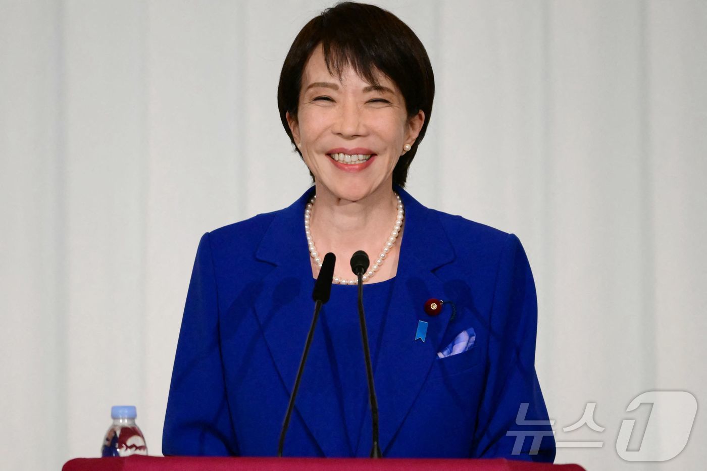 "미국이 일본을 얕보니까" .. 춤추는 다카이치, 백악관 논란에 일본 내서도 '수치' 해시태그 확산 2 다카이치 사나에 '활짝' - 뉴스1