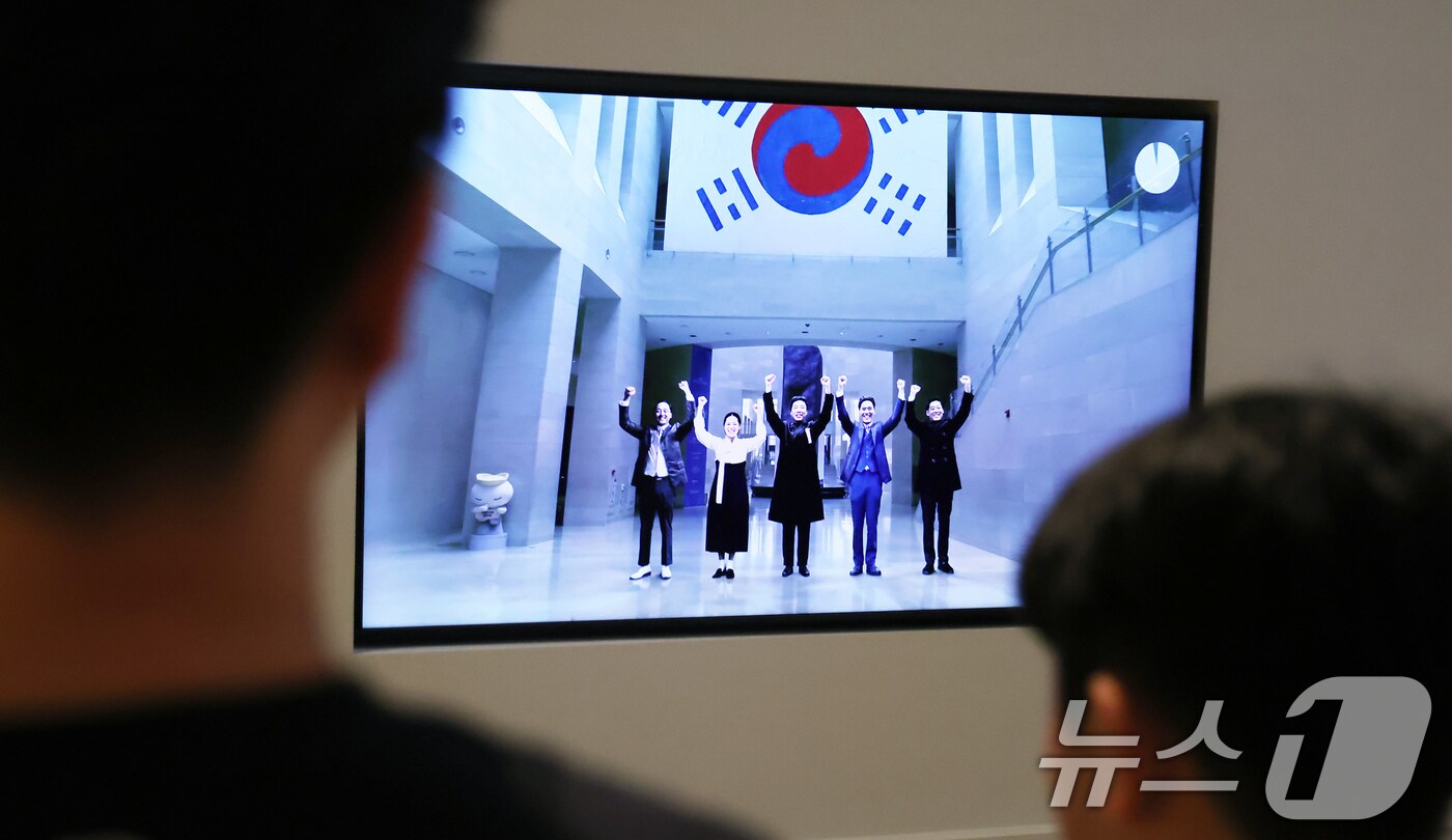 AI revives An Jung-geun & Yu Gwan-sun… heroes smiling after 80 years - News1