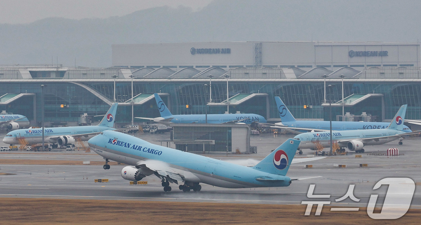 "4~6주면 끝낸다 큰소리쳤는데"… 출구 없는 美, '수렁'이라는 단어 공공연히 나도는 이유 5 장기화되는 이란 전쟁에 항공업계 비상 - 뉴스1