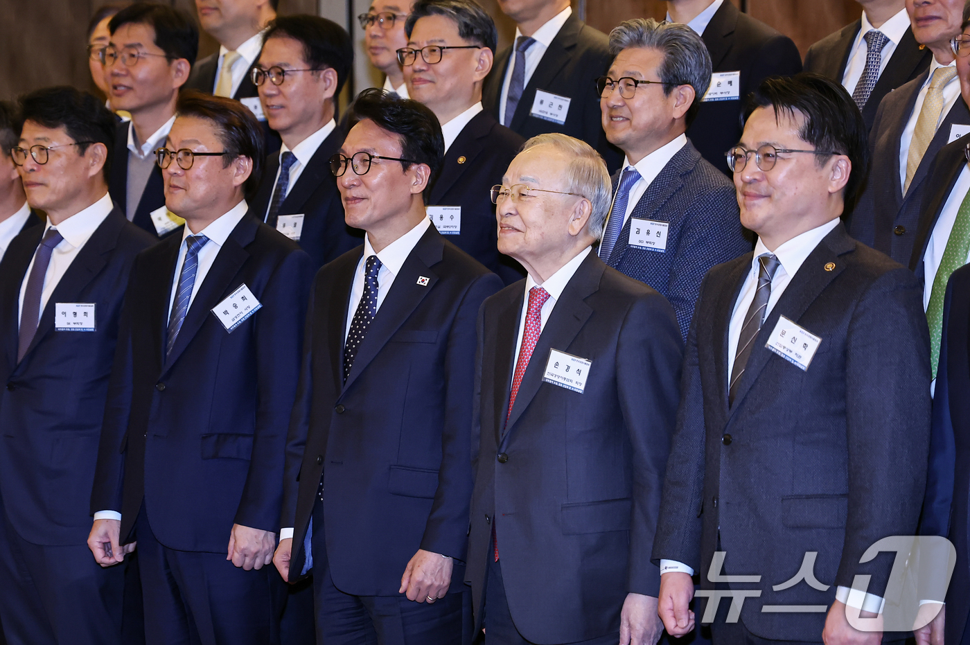 "나도 평균 받는 건가?"…연봉 5000만 원 돌파 소식에 중소기업 직장인들 '한숨' 2 한국경영자총협회 오찬 간담회 및 K-국정설명회 - 뉴스1