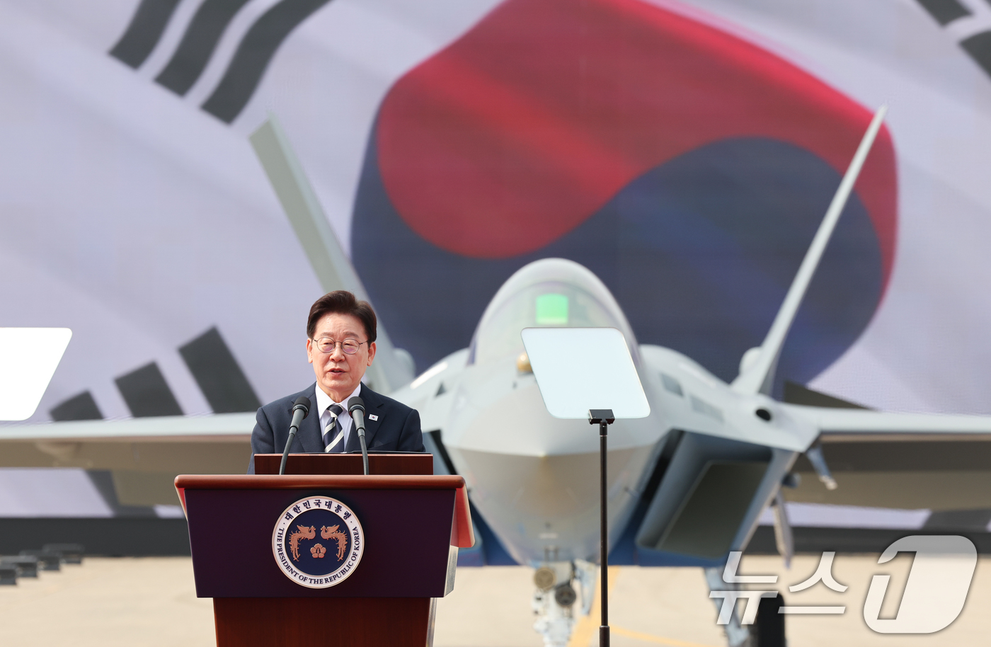 KF-21 양산 1호기 출고식 격려사하는 이재명 대통령 - 뉴스1
