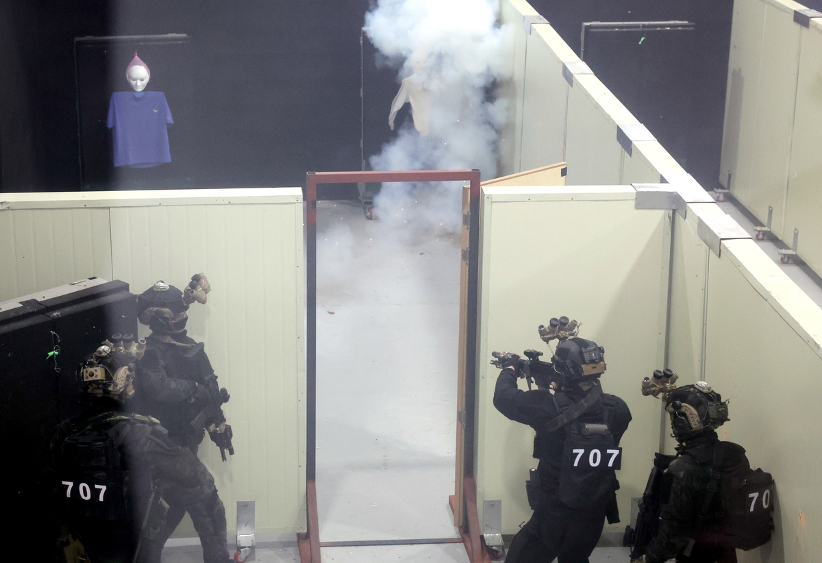 르포] 버스테러범 완전제압에 40초…'속전속결' 707특임단 대테러훈련 | 연합뉴스