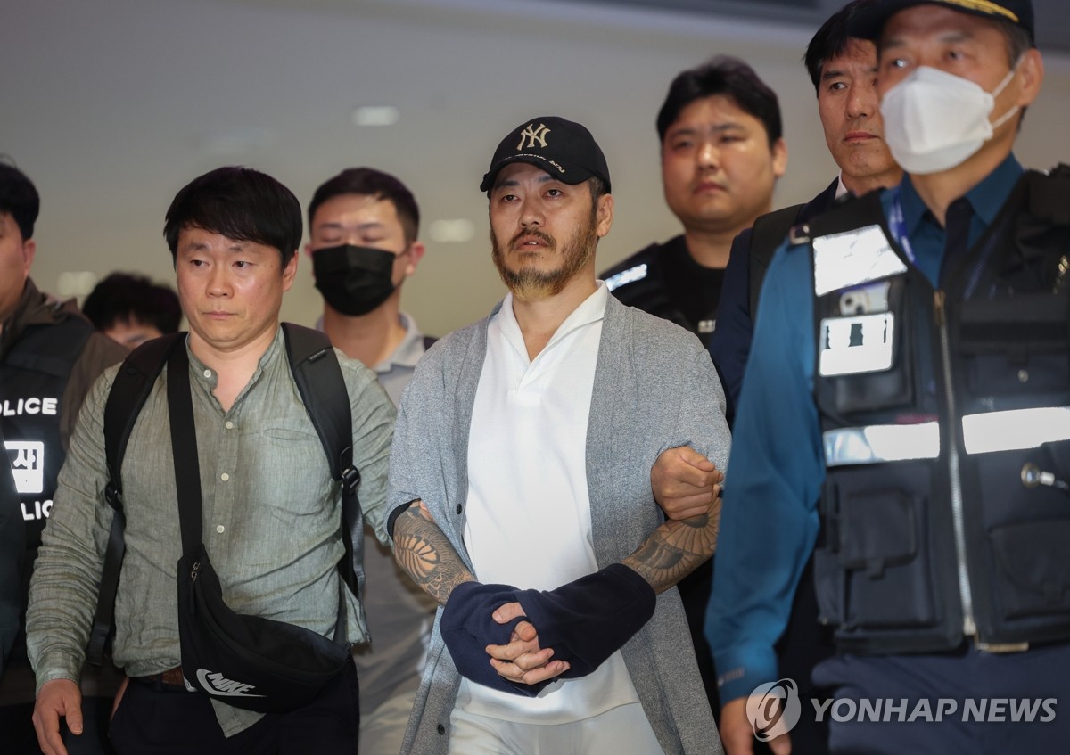 "그래 제발 좀 뒤집어라, 모두가 원한다" .. 텔레그램 마약왕 박왕열, 황하나도 유통망 연루 2 필리핀 마약왕' 박왕열 9년 만에 송환…靑 "엄정 단죄"(종합) | 연합뉴스
