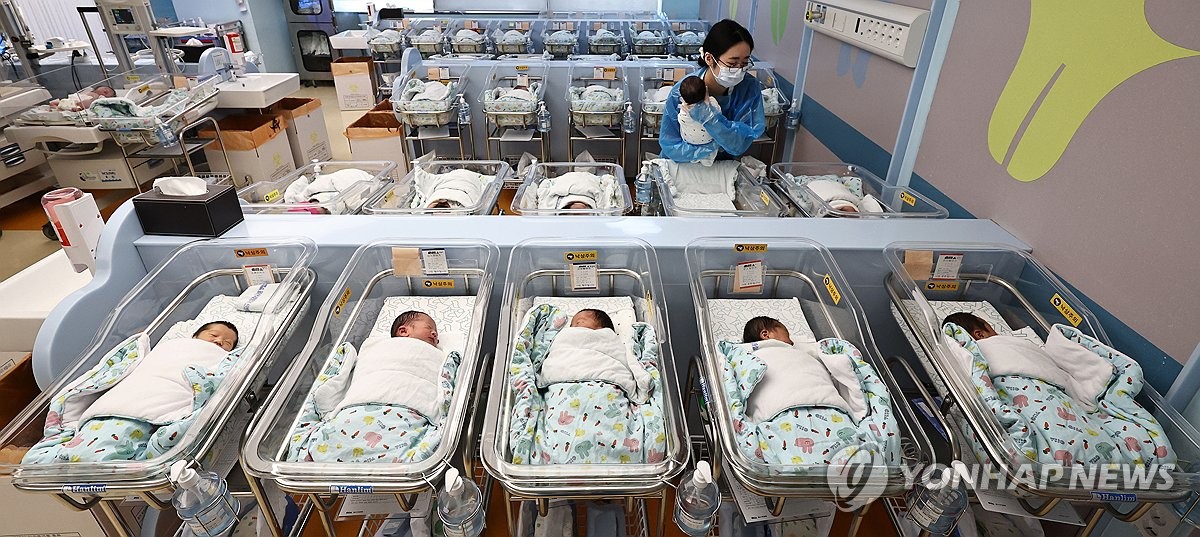 올해 1월생 아기 2만7천명, 7년만에 최대…출산율 '1.0' 육박 | 연합뉴스