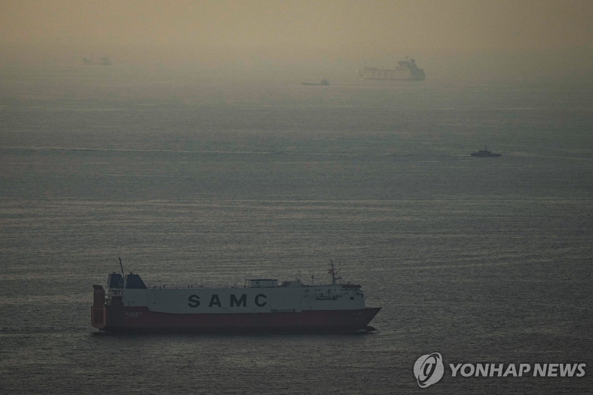 이란, 소수 선박만 호르무즈 통행 허용…"지배력 과시 의도" | 연합뉴스