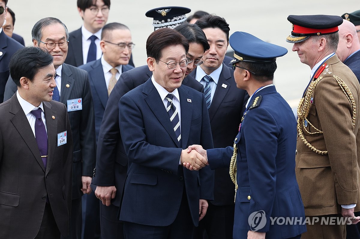 李대통령, '한국형 전투기' KF-21 양산 1호기 출고식 참석 | 연합뉴스