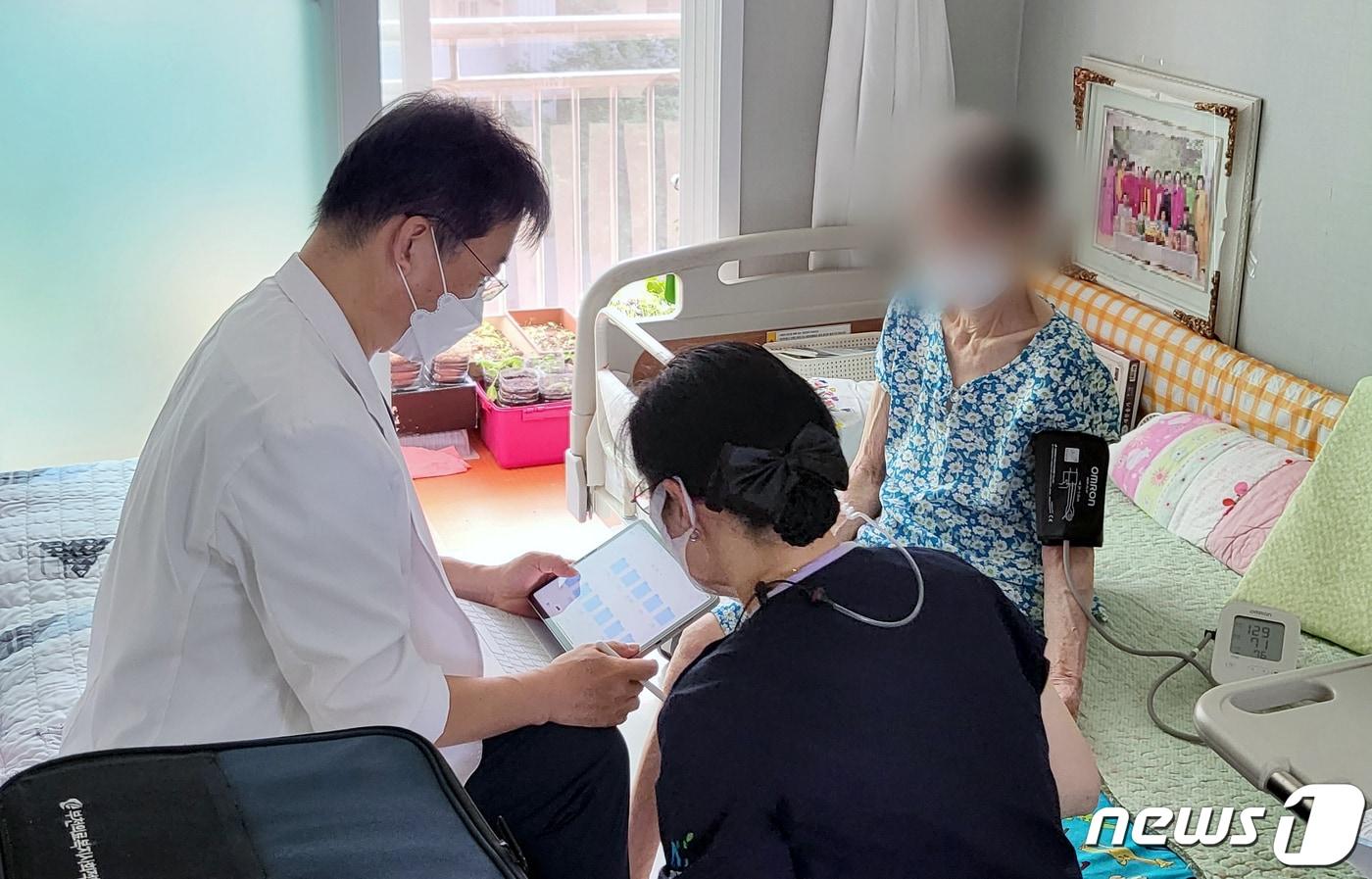 "친구나 가족도 아니였다" … 70대 이후 삶을 지탱하는 '이것'이 핵심 4 초고령사회 눈앞 부천시, 지역사회 통합돌봄 '고독사 없는 도시' 실현 - 뉴스1