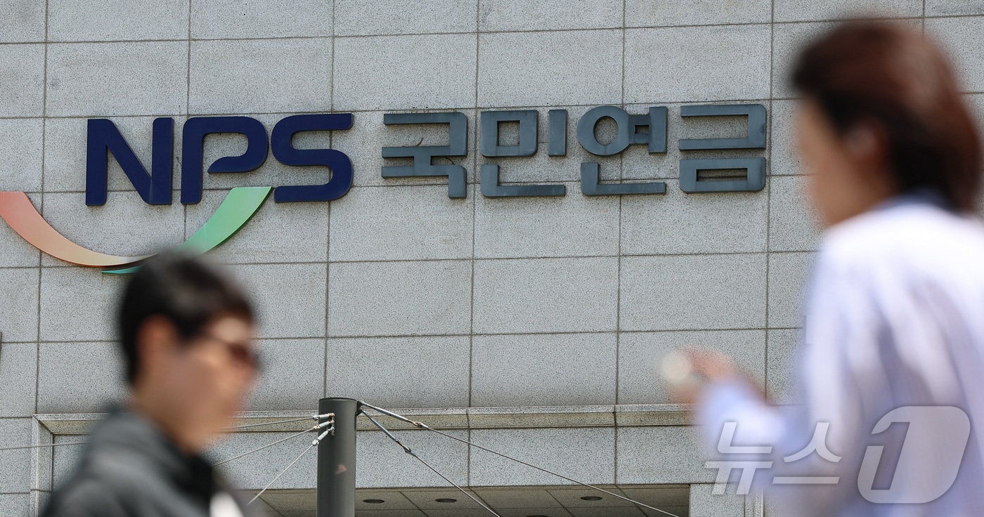 기초연금 끼면 세금 5.5만원인데…국민연금만 받으면 稅24만원