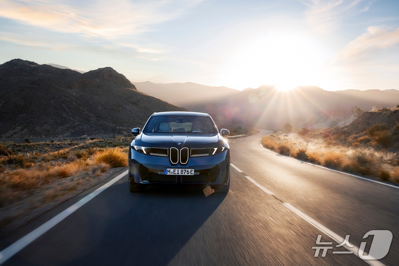 BMW, 차세대 플랫폼 노이어 클라쎄 첫 적용 '뉴 iX3' 최초 공개 - 뉴스1