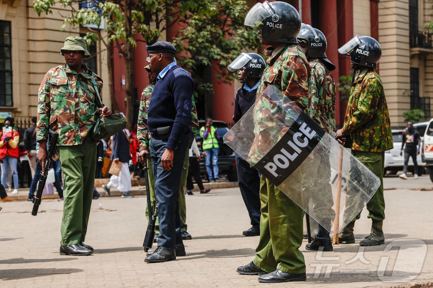 갱단 폭력사태' 아이티에 케냐 경찰 400명 파견 - 뉴스1