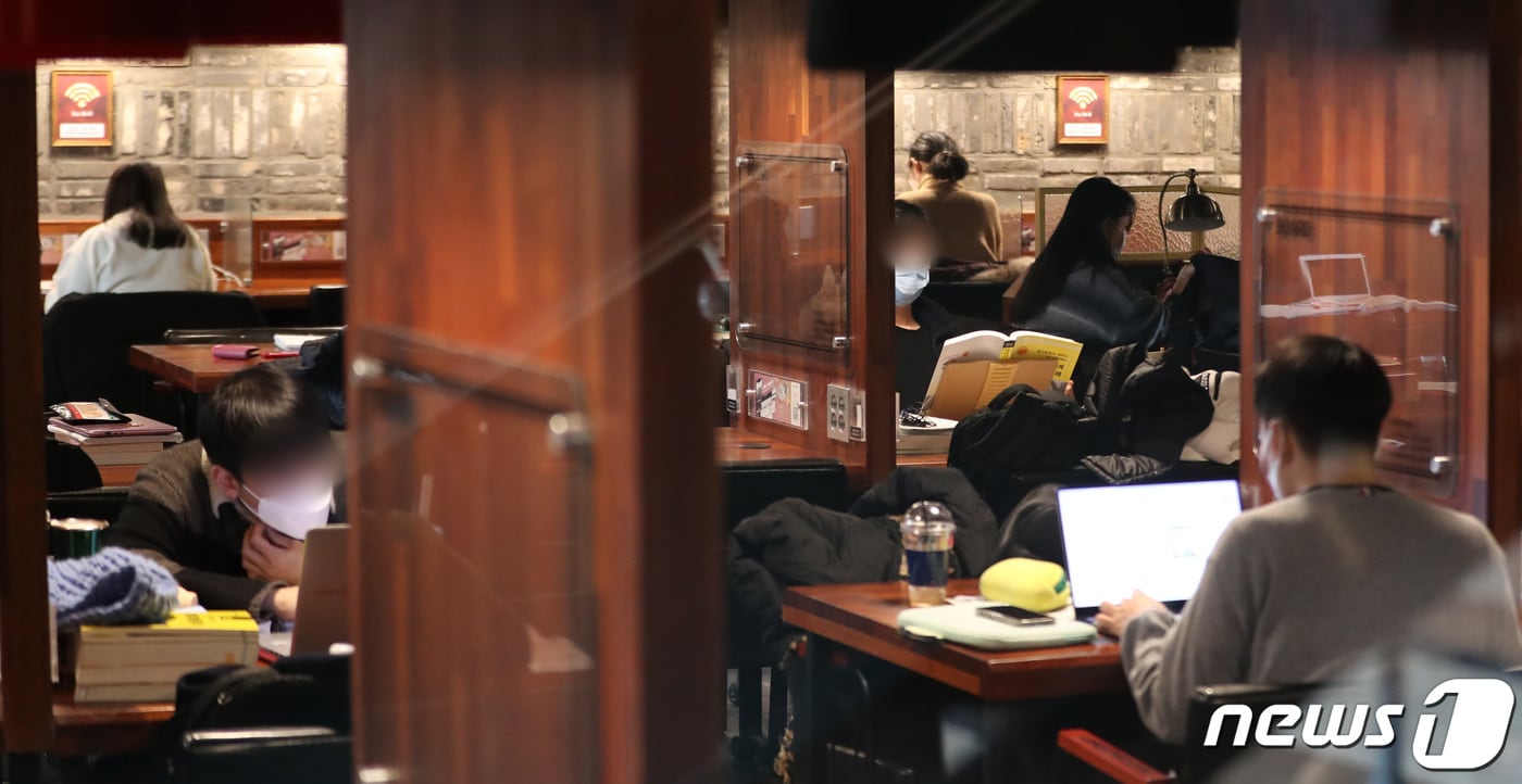 카공족, 3시간 공부하다 식당서 밥 먹고 와…재주문 요구에 '버럭'" - 뉴스1