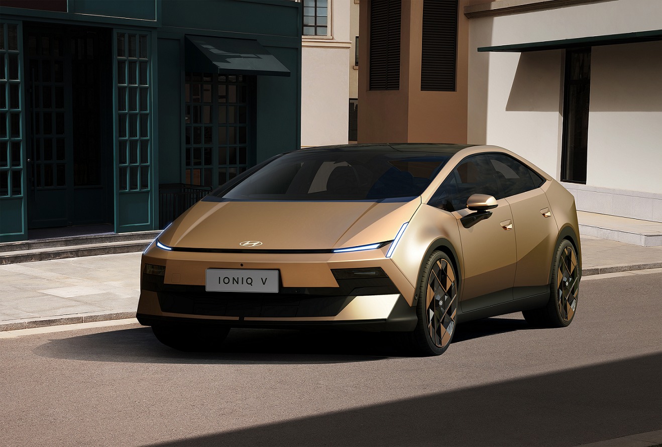 현대차 中 전용 '아이오닉 V' 세계 최초 공개…中 공략 재시동 - 뉴스1