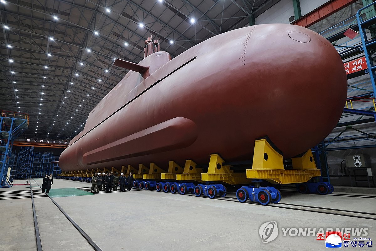北, 韓핵잠 비난하며 건조 중인 핵잠 과시…러와 협력 가능성
