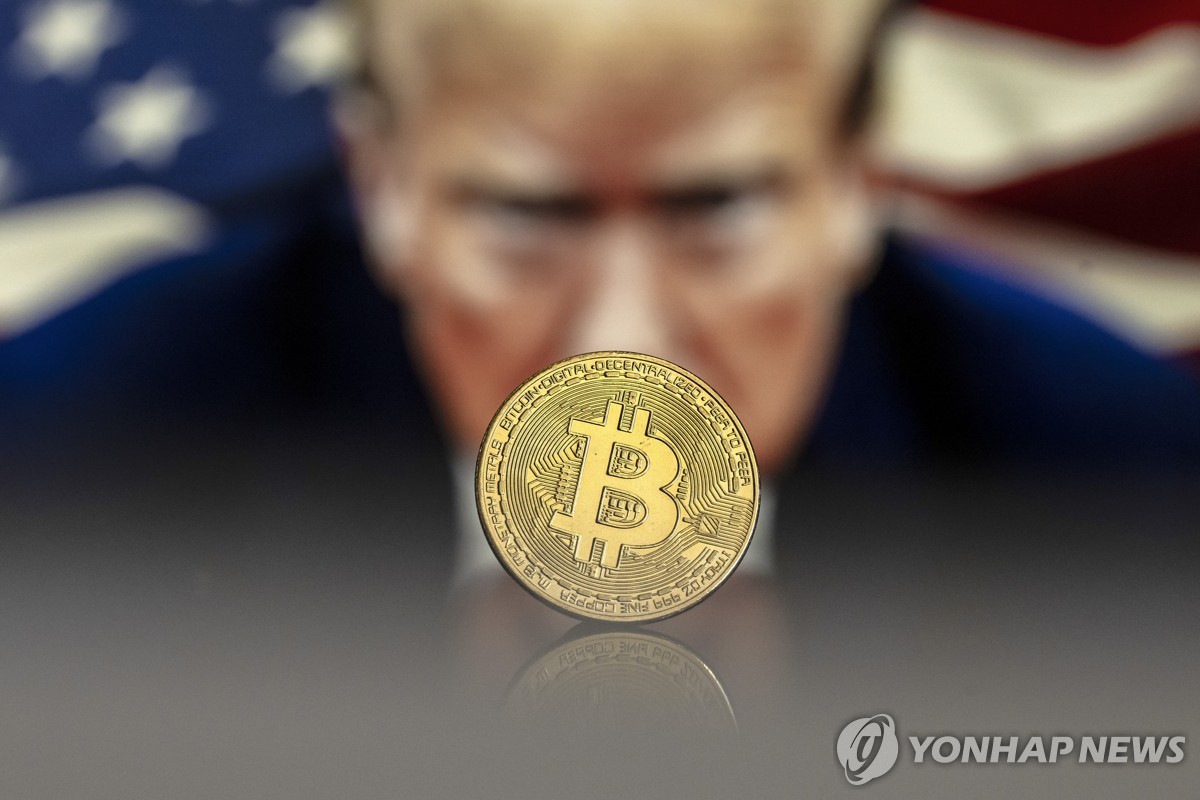 트럼프 '가상자산 전략비축'에 뒷말…"혈세로 자기 재산 불리나" | 연합뉴스