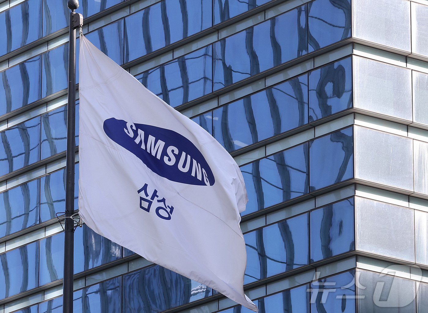 반도체 들었다놨다' 트럼프에 삼성전자·SK하이닉스 '속앓이' | 연합뉴스