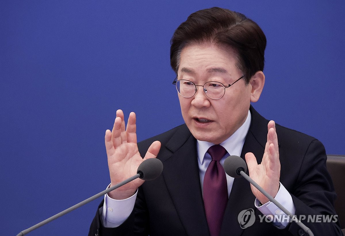 李대통령 "일할 시간 4년 1개월 밖에 안 남아…잠 더 줄이자" | 연합뉴스