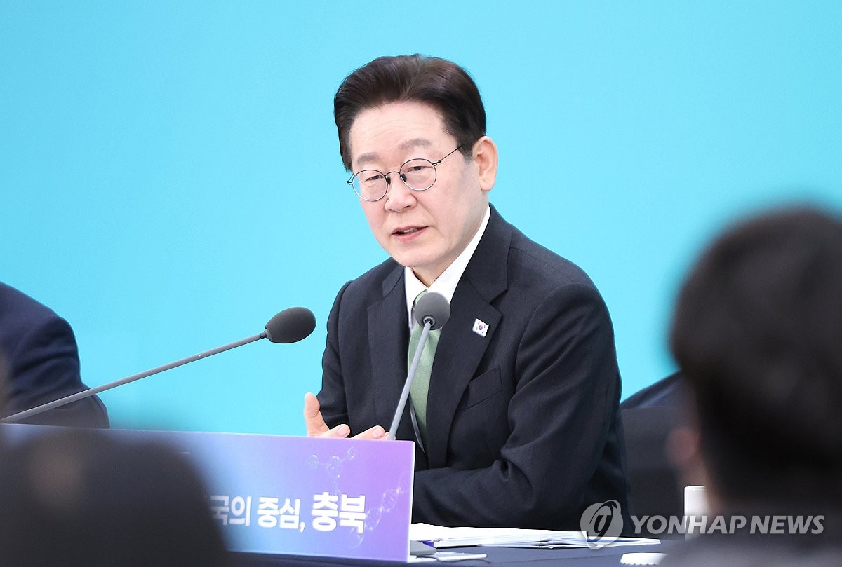 "5주 연속 60%대" .. 이재명 대통령 지지율, 환율·증시 안정이 '호재' 2 李대통령 지지율 60.3%로 2주 연속 상승…"유가불안 대응 평가" | 연합뉴스