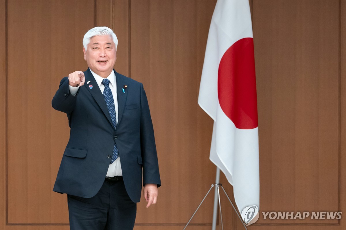 일본 방위비 관련 예산 98조원·GDP 대비 1.8% 확대와 재원 문제를 다룬 기사 맥락의 방위력 증강 이미지