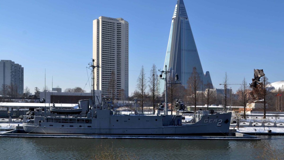 북한, '푸에블로호 나포' 재조명…미국 핵항모 위협