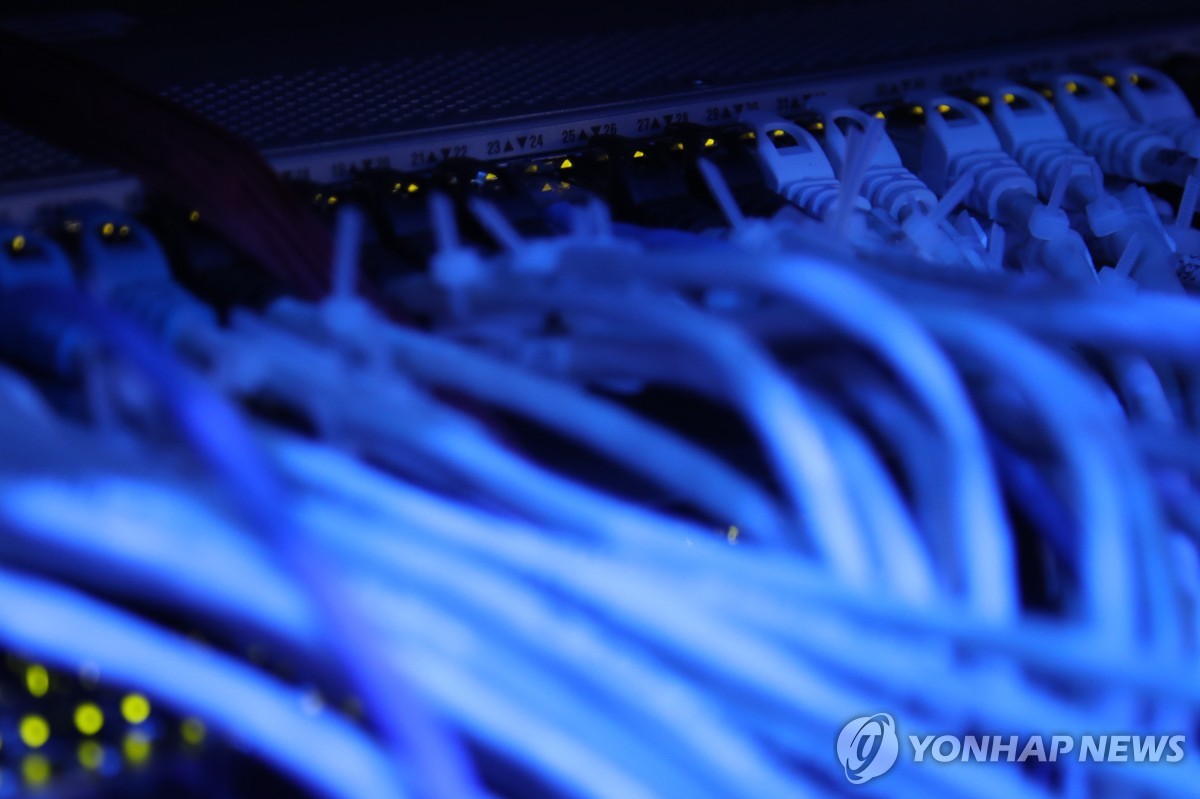 이란 강경매체 "호르무즈는 원유뿐 아니라 인터넷 동맥" | 연합뉴스