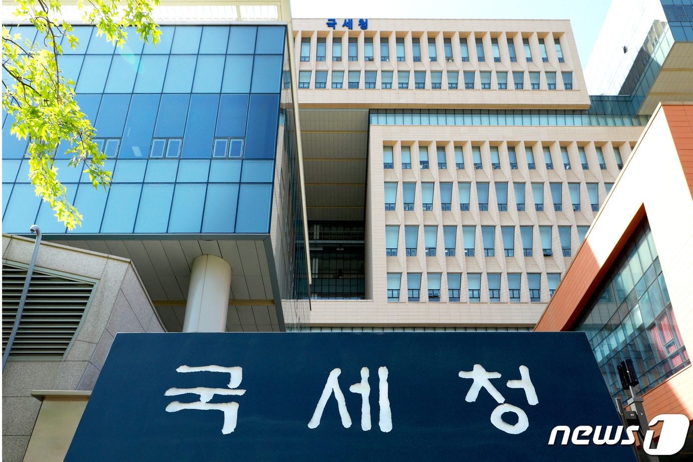 "체납액 130조 걷겠다"…국세청 9,500명 대규모 채용, 올해 공공일자리 '단연 최대' 5 9500명 채용과 임금 조건