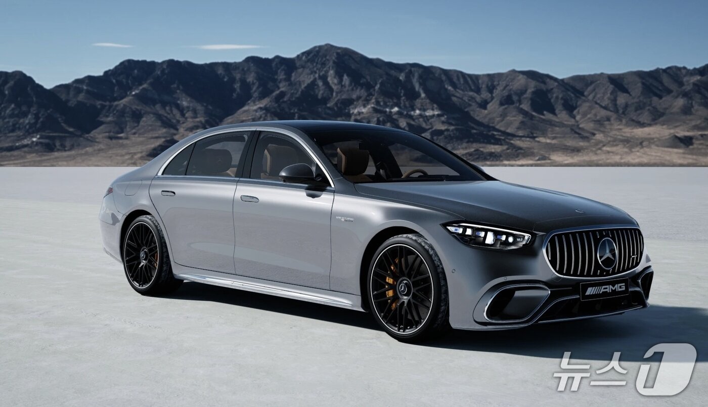 "신차 30개 쏟아낸다"…벤츠 미국 물량전 선언, 제네시스 GV70·GV80 '정면 타격' 5 벤츠 AMG 한정판 공개
