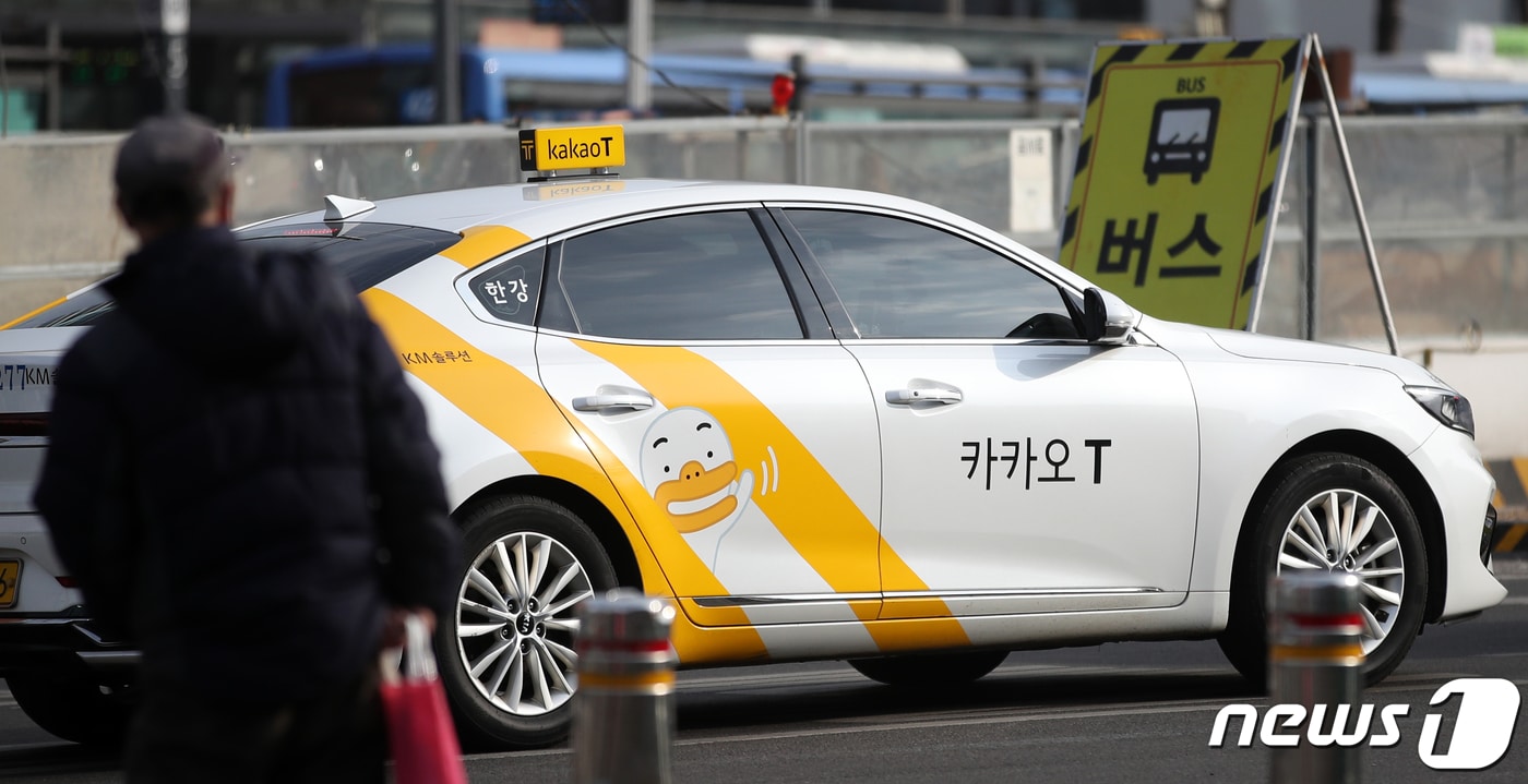 "비 오는 금요일 밤 택시 더 안 잡힌다"…배회영업 수수료 금지, 호출 시장 '대혼란' 5 차액 가맹금 논란의 핵심