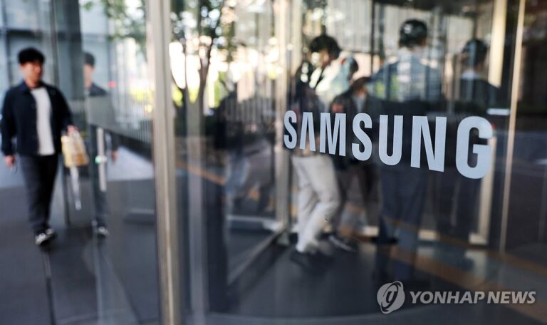 연합뉴스 시총 1조달러 돌파 보도와 주가 급등이 강조된 삼성전자 관련 장면
