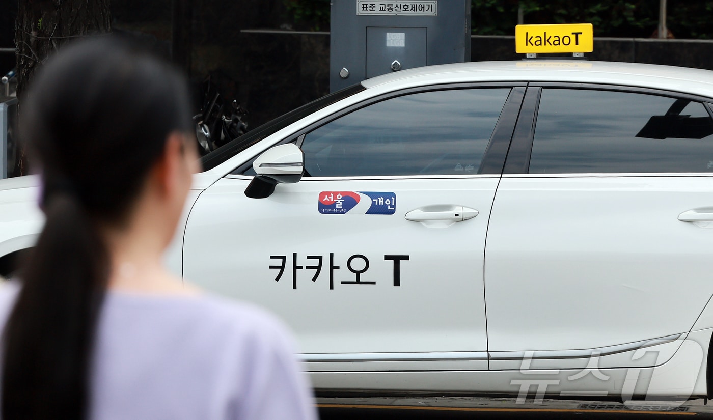 "비 오는 금요일 밤 택시 더 안 잡힌다"…배회영업 수수료 금지, 호출 시장 '대혼란' 2 배회영업 금지와 호출 구조 변화