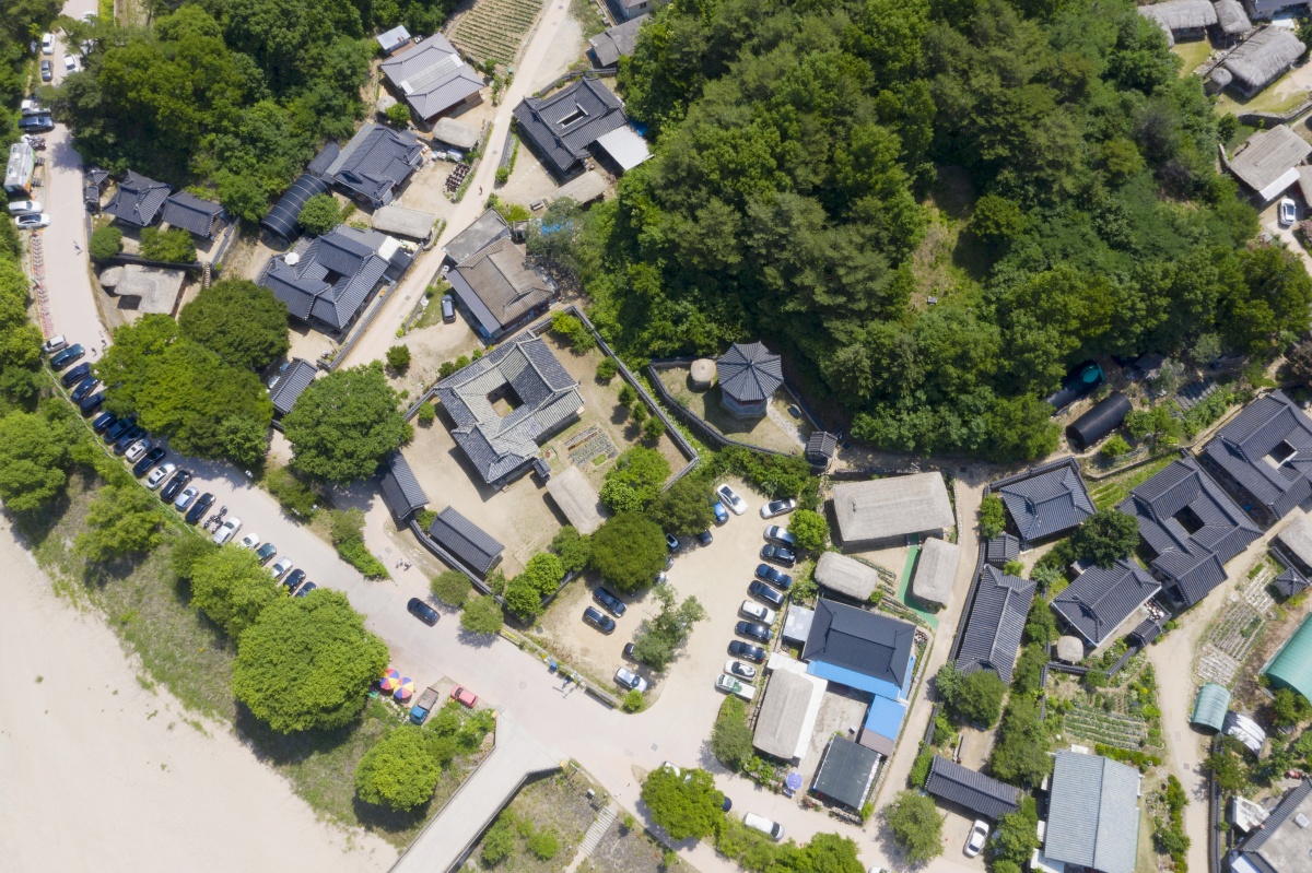 "시간이 멈춘 듯한 풍경"… 한국에서 가장 여유로운 여행이 시작되는 전통마을 2 전통마을