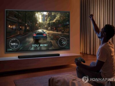 삼성 S95H OLED TV를 보여주는 연합뉴스 기사 이미지