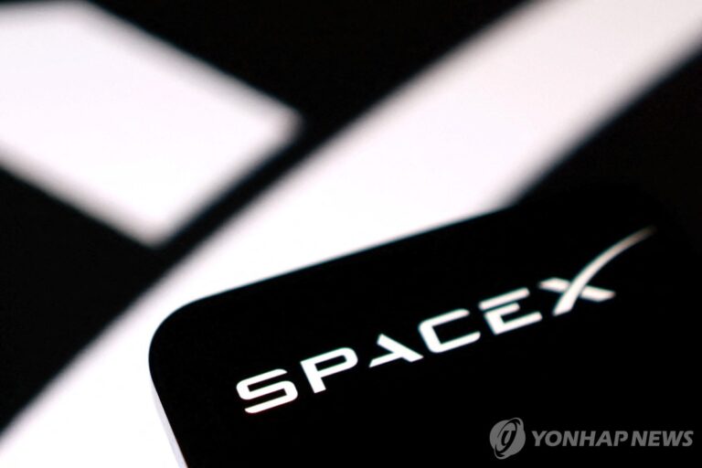 스페이스X 공모가 공개와 관련된 연합뉴스 기사 이미지를 보여주는 장면