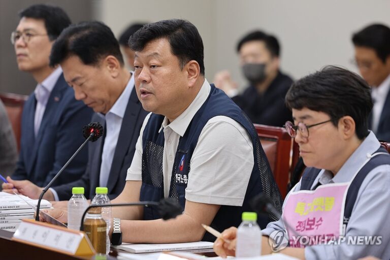 최저임금위 회의장 분위기와 배달노동 임금 논쟁을 연상시키는 장면