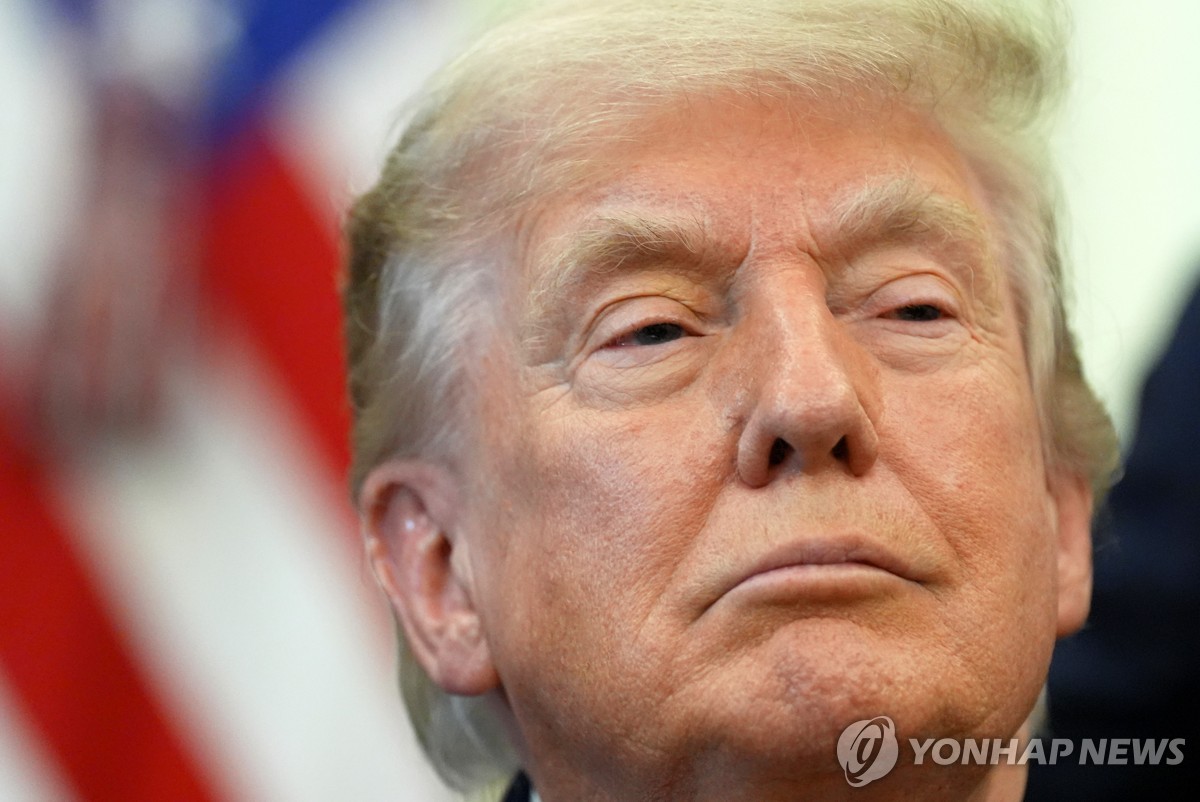 트럼프 최측근 로비회사에 '3.7억' 썼다…쿠팡 '합법' 반박에도 논란 확산 2 미·이란 협정 뉴스와 함께 호르무즈 해협 항로를 상징하는 연합뉴스 보도 이미지